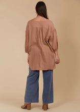 Load image into Gallery viewer, IOM Venus Relaxed Top Toffee
