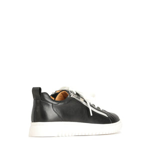 EOS Clarah Black