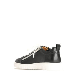 EOS Clarah Black