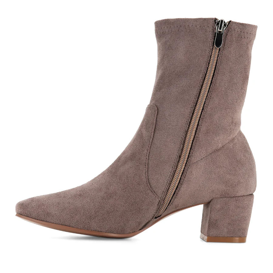 D & J Hartful Suede Taupe