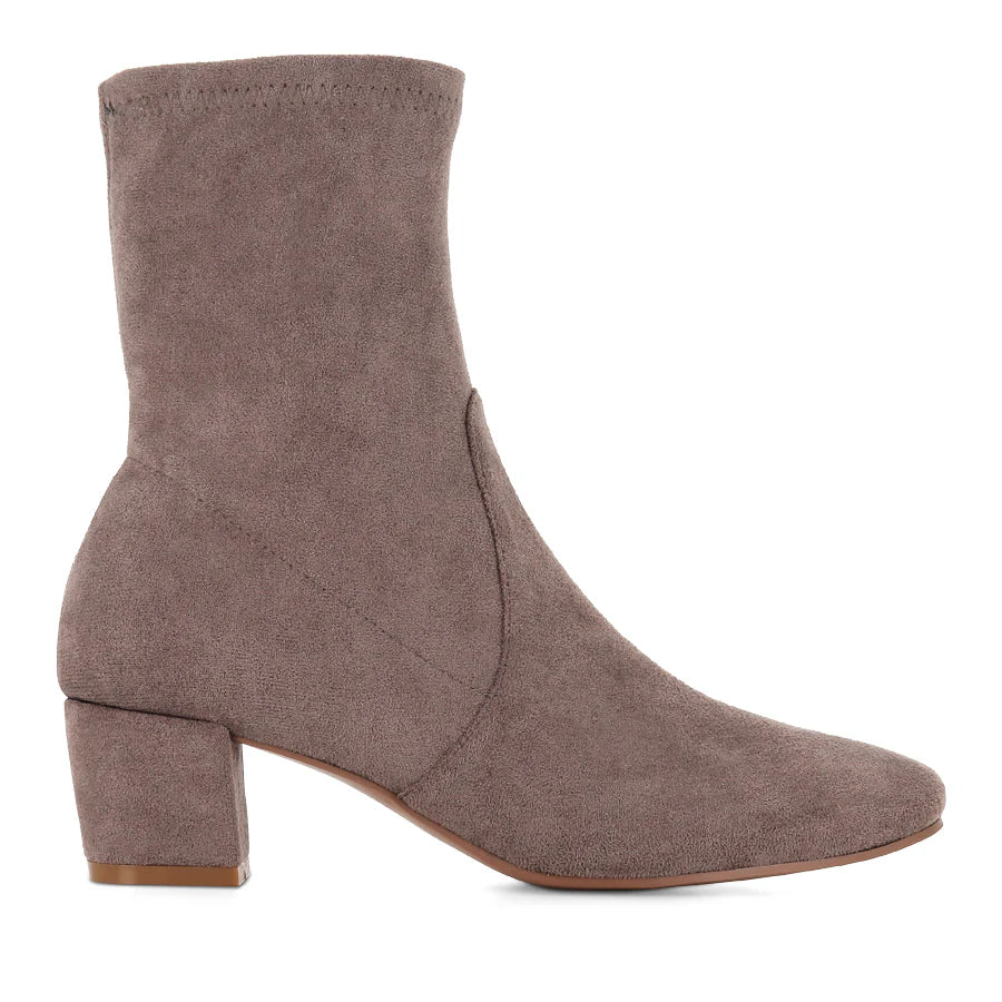 D & J Hartful Suede Taupe